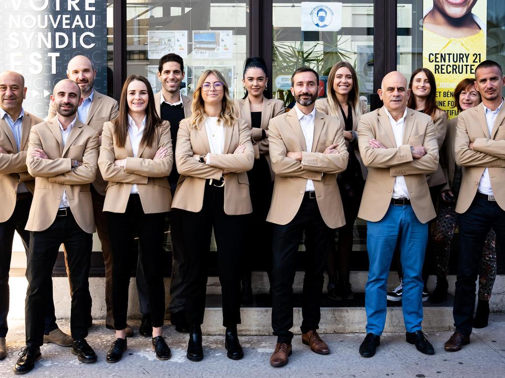 l'équipe de l'agence Can Transactions