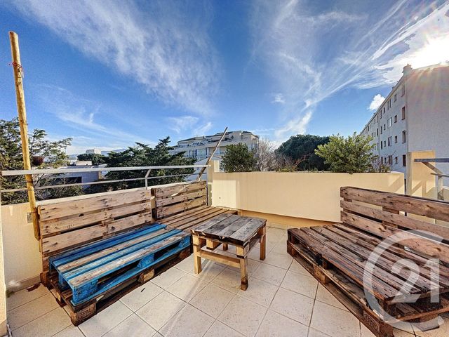 Afficher la photo en grand Appartement T2 à vendre - 2 pièces - 34.9 m2 - MARSEILLE - 13008 - PROVENCE-ALPES-COTE-D-AZUR - Century 21 Can Transactions