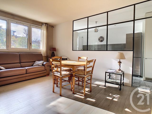 Afficher la photo en grand Appartement T3 à vendre - 3 pièces - 66.05 m2 - MARSEILLE - 13009 - PROVENCE-ALPES-COTE-D-AZUR - Century 21 Can Transactions
