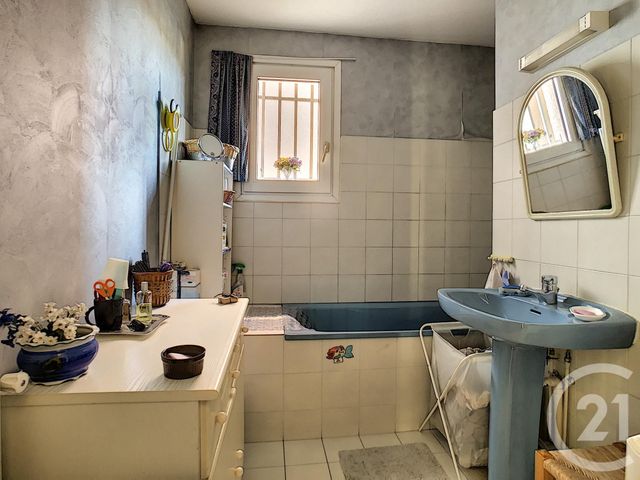 Afficher la photo en grand Appartement T3 à vendre - 3 pièces - 66.05 m2 - MARSEILLE - 13009 - PROVENCE-ALPES-COTE-D-AZUR - Century 21 Can Transactions