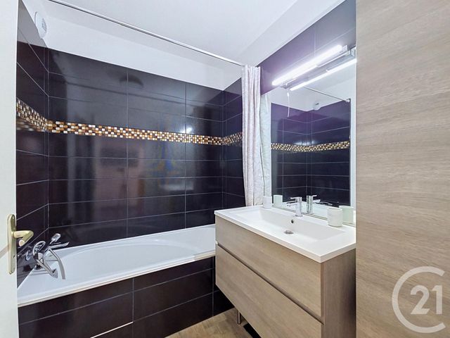 Appartement T3 à vendre - 3 pièces - 70.45 m2 - MARSEILLE - 13008 - PROVENCE-ALPES-COTE-D-AZUR - Century 21 Can Transactions