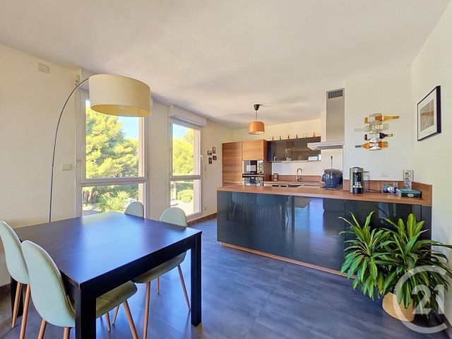 Appartement T3 à vendre - 3 pièces - 70.45 m2 - MARSEILLE - 13008 - PROVENCE-ALPES-COTE-D-AZUR - Century 21 Can Transactions