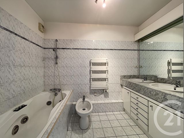 Afficher la photo en grand Appartement F5 à vendre - 5 pièces - 114.72 m2 - MARSEILLE - 13008 - PROVENCE-ALPES-COTE-D-AZUR - Century 21 Can Transactions