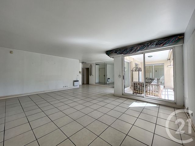 Afficher la photo en grand Appartement F5 à vendre - 5 pièces - 114.72 m2 - MARSEILLE - 13008 - PROVENCE-ALPES-COTE-D-AZUR - Century 21 Can Transactions