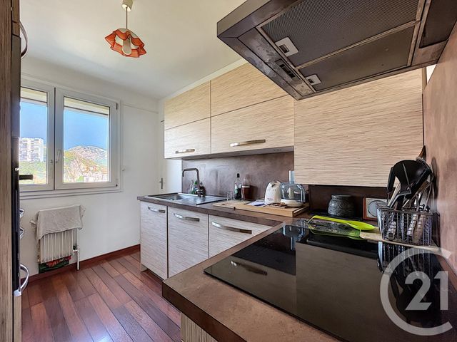 Afficher la photo en grand Appartement F4 à vendre - 4 pièces - 70.4 m2 - MARSEILLE - 13009 - PROVENCE-ALPES-COTE-D-AZUR - Century 21 Can Transactions