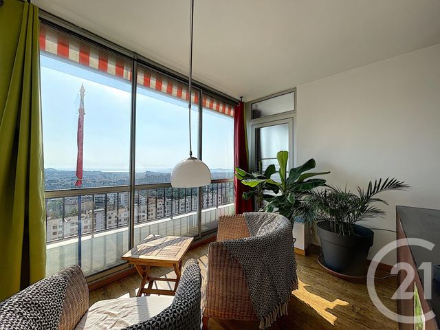 Afficher la photo en grand Appartement F4 à vendre - 4 pièces - 70.4 m2 - MARSEILLE - 13009 - PROVENCE-ALPES-COTE-D-AZUR - Century 21 Can Transactions