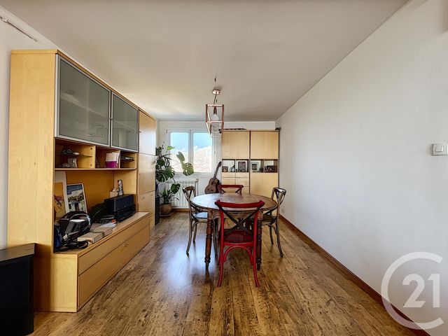 Afficher la photo en grand Appartement F4 à vendre - 4 pièces - 70.4 m2 - MARSEILLE - 13009 - PROVENCE-ALPES-COTE-D-AZUR - Century 21 Can Transactions