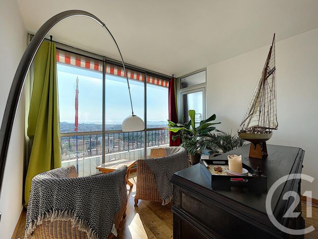 Afficher la photo en grand Appartement F4 à vendre - 4 pièces - 70.4 m2 - MARSEILLE - 13009 - PROVENCE-ALPES-COTE-D-AZUR - Century 21 Can Transactions