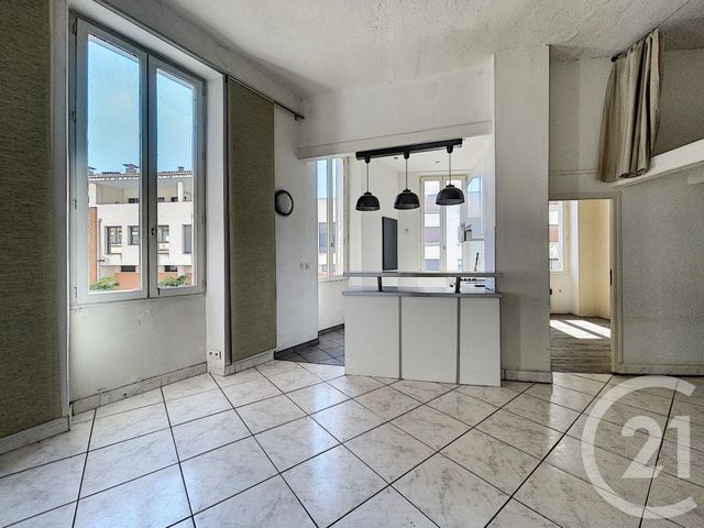 Appartement F3 à vendre - 3 pièces - 75.45 m2 - MARSEILLE - 13006 - PROVENCE-ALPES-COTE-D-AZUR - Century 21 Can Transactions Appartement F3 à vendre - 3 pièces - 75.45 m2 - MARSEILLE - 13006 - PROVENCE-ALPES-COTE-D-AZUR - Century 21 Can Transactions