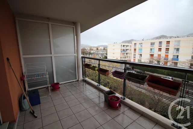 Afficher la photo en grand Appartement F4 à louer - 4 pièces - 86.15 m2 - MARSEILLE - 13008 - PROVENCE-ALPES-COTE-D-AZUR - Century 21 Can Transactions
