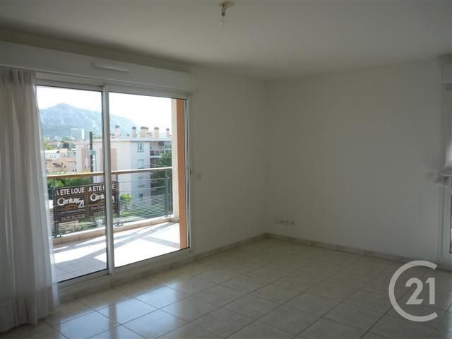 Afficher la photo en grand Appartement F4 à louer - 4 pièces - 86.15 m2 - MARSEILLE - 13008 - PROVENCE-ALPES-COTE-D-AZUR - Century 21 Can Transactions