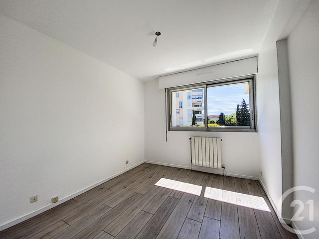 Appartement T3 à louer - 3 pièces - 64.4 m2 - MARSEILLE - 13008 - PROVENCE-ALPES-COTE-D-AZUR - Century 21 Can Transactions Appartement T3 à louer - 3 pièces - 64.4 m2 - MARSEILLE - 13008 - PROVENCE-ALPES-COTE-D-AZUR - Century 21 Can Transactions