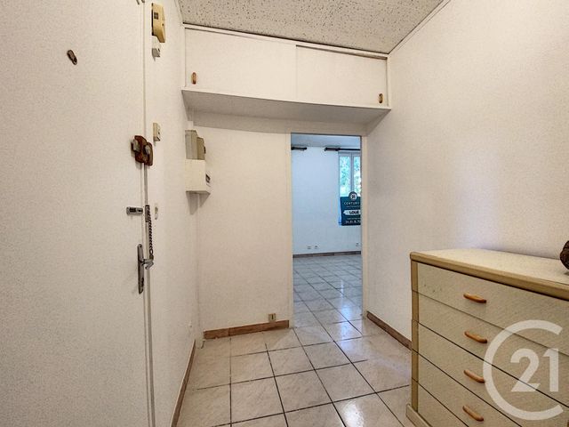 Afficher la photo en grand Appartement T1 à louer - 1 pièce - 35.0 m2 - MARSEILLE - 13011 - PROVENCE-ALPES-COTE-D-AZUR - Century 21 Can Transactions