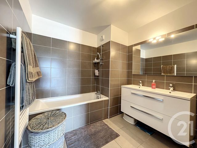 Appartement T3 à louer - 3 pièces - 61.34 m2 - MARSEILLE - 13008 - PROVENCE-ALPES-COTE-D-AZUR - Century 21 Can Transactions