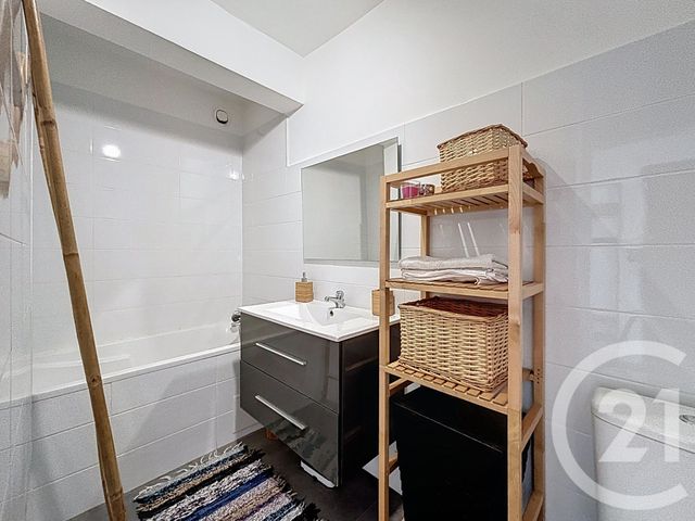 Appartement F2 à louer - 2 pièces - 45.19 m2 - MARSEILLE - 13008 - PROVENCE-ALPES-COTE-D-AZUR - Century 21 Can Transactions