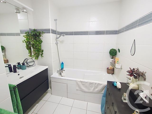 Appartement T3 à vendre - 3 pièces - 52.9 m2 - MARSEILLE - 13008 - PROVENCE-ALPES-COTE-D-AZUR - Century 21 Can Transactions