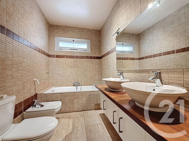 Appartement T4 à vendre - 4 pièces - 126.47 m2 - MARSEILLE - 13008 - PROVENCE-ALPES-COTE-D-AZUR - Century 21 Can Transactions