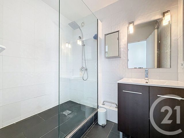 Appartement T3 à vendre - 3 pièces - 62.3 m2 - MARSEILLE - 13008 - PROVENCE-ALPES-COTE-D-AZUR - Century 21 Can Transactions