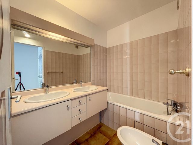 Appartement T3 à louer - 3 pièces - 86.3 m2 - MARSEILLE - 13008 - PROVENCE-ALPES-COTE-D-AZUR - Century 21 Can Transactions