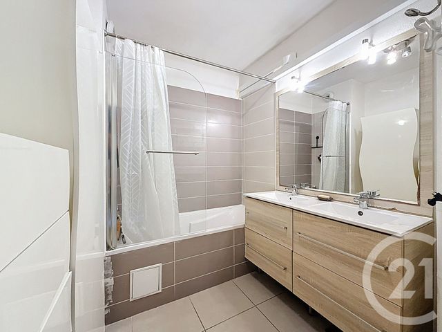 Appartement F3 à vendre - 3 pièces - 64.45 m2 - MARSEILLE - 13009 - PROVENCE-ALPES-COTE-D-AZUR - Century 21 Can Transactions