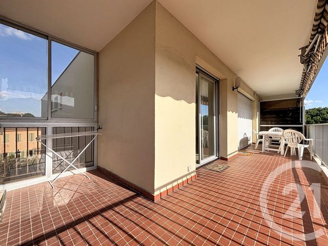 Appartement T4 à louer - 4 pièces - 92.36 m2 - MARSEILLE - 13008 - PROVENCE-ALPES-COTE-D-AZUR - Century 21 Can Transactions