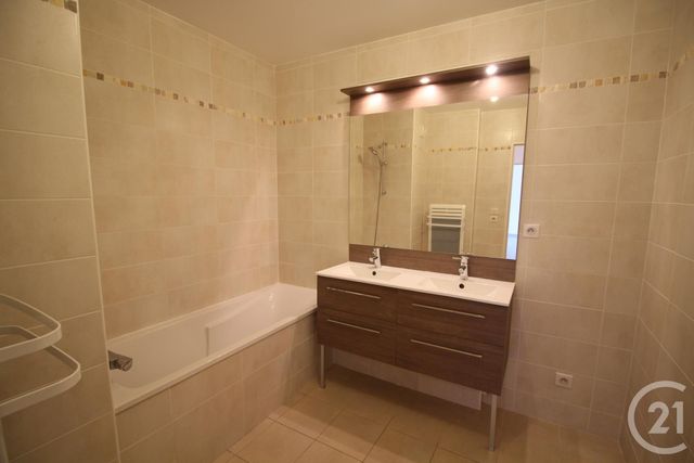 Appartement T3 à louer - 3 pièces - 54.7 m2 - MARSEILLE - 13008 - PROVENCE-ALPES-COTE-D-AZUR - Century 21 Can Transactions