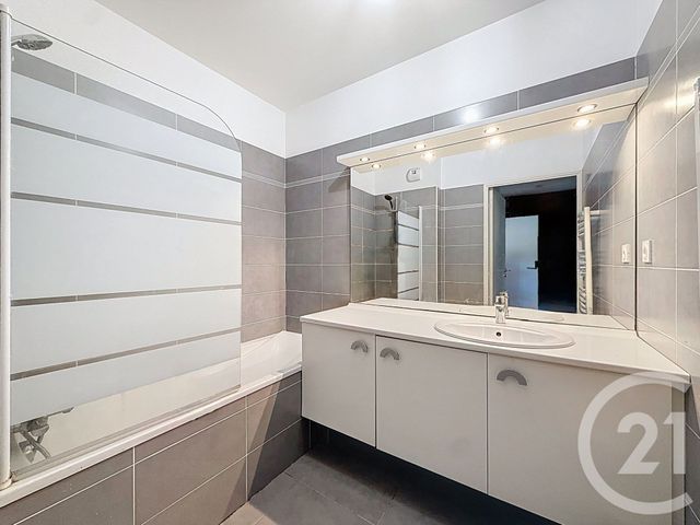 Appartement T3 à vendre - 3 pièces - 66.2 m2 - MARSEILLE - 13008 - PROVENCE-ALPES-COTE-D-AZUR - Century 21 Can Transactions