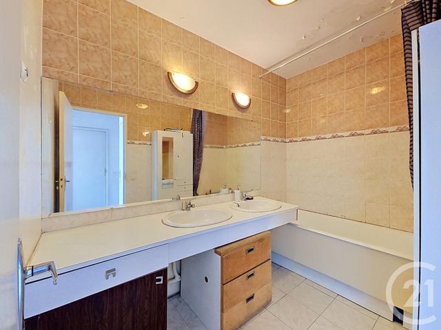Appartement T3 à vendre - 3 pièces - 69.21 m2 - MARSEILLE - 13009 - PROVENCE-ALPES-COTE-D-AZUR - Century 21 Can Transactions