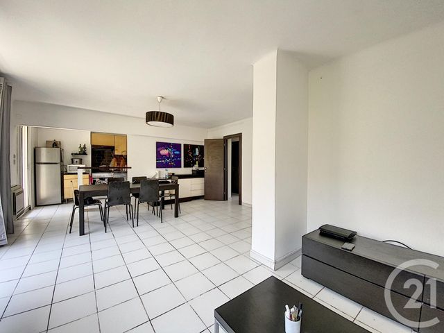 Appartement T3 à louer - 4 pièces - 64.65 m2 - MARSEILLE - 13008 - PROVENCE-ALPES-COTE-D-AZUR - Century 21 Can Transactions