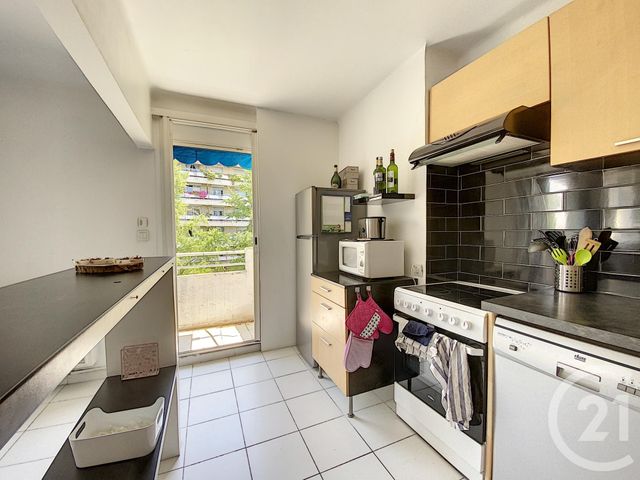 Appartement T3 à louer - 4 pièces - 64.65 m2 - MARSEILLE - 13008 - PROVENCE-ALPES-COTE-D-AZUR - Century 21 Can Transactions