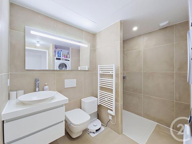 Appartement T4 à vendre - 4 pièces - 91.4 m2 - MARSEILLE - 13008 - PROVENCE-ALPES-COTE-D-AZUR - Century 21 Can Transactions