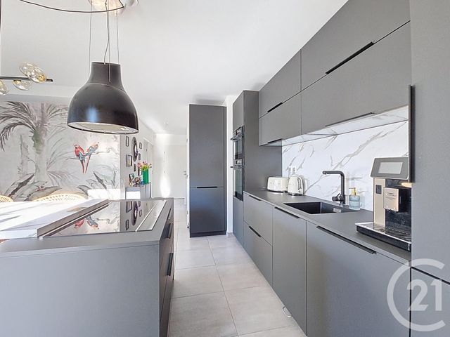 Appartement T3 à vendre - 3 pièces - 60.0 m2 - MARSEILLE - 13009 - PROVENCE-ALPES-COTE-D-AZUR - Century 21 Can Transactions