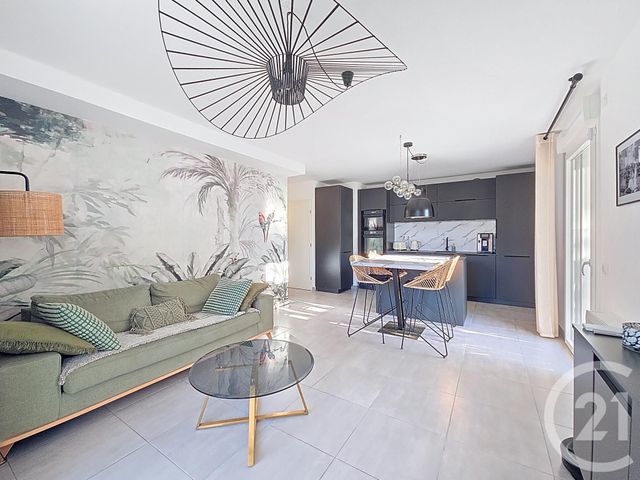 Appartement T3 à vendre - 3 pièces - 60.0 m2 - MARSEILLE - 13009 - PROVENCE-ALPES-COTE-D-AZUR - Century 21 Can Transactions