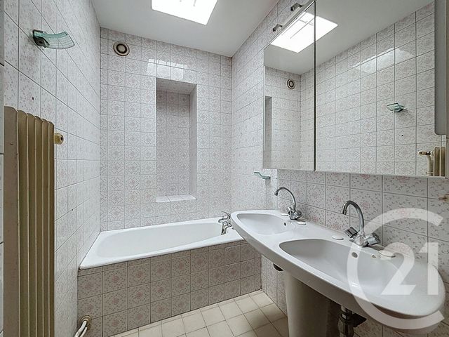 Appartement F6 à louer - 6 pièces - 152.35 m2 - MARSEILLE - 13008 - PROVENCE-ALPES-COTE-D-AZUR - Century 21 Can Transactions