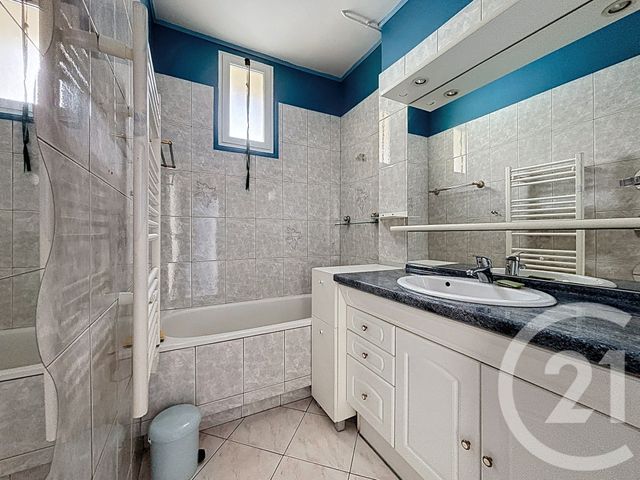 Appartement F4 à louer - 4 pièces - 61.16 m2 - MARSEILLE - 13008 - PROVENCE-ALPES-COTE-D-AZUR - Century 21 Can Transactions