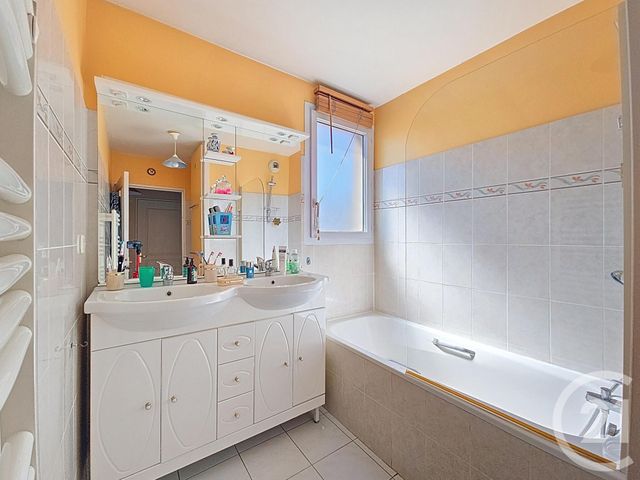 Appartement T3 à vendre - 3 pièces - 71.15 m2 - MARSEILLE - 13009 - PROVENCE-ALPES-COTE-D-AZUR - Century 21 Can Transactions