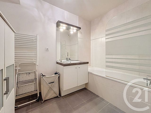 Appartement à louer - 3 pièces - 55.0 m2 - MARSEILLE - 13009 - PROVENCE-ALPES-COTE-D-AZUR - Century 21 Can Transactions