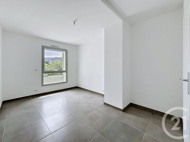 Appartement à louer - 3 pièces - 64.43 m2 - MARSEILLE - 13008 - PROVENCE-ALPES-COTE-D-AZUR - Century 21 Can Transactions