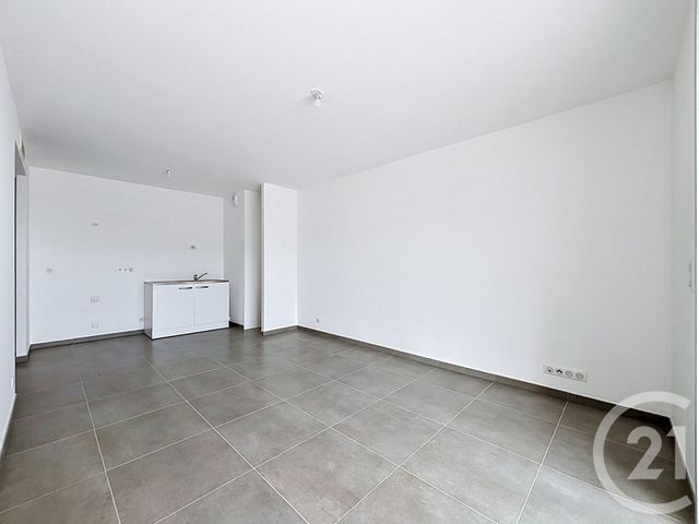 Appartement à louer - 3 pièces - 64.43 m2 - MARSEILLE - 13008 - PROVENCE-ALPES-COTE-D-AZUR - Century 21 Can Transactions