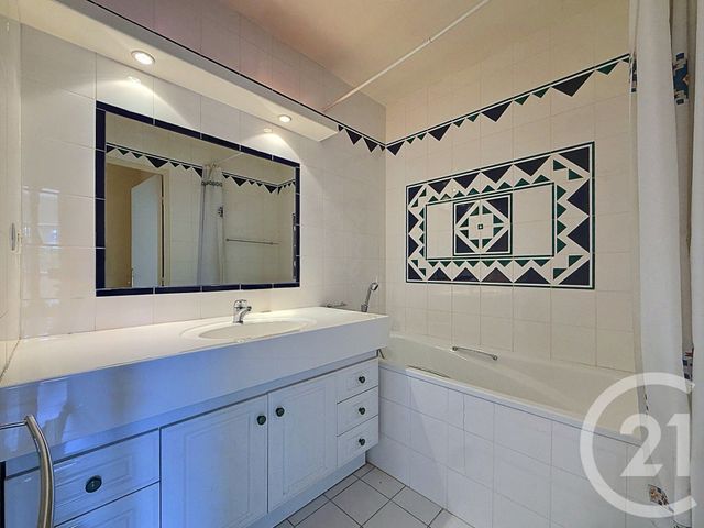 Appartement T2 à vendre - 2 pièces - 56.87 m2 - MARSEILLE - 13008 - PROVENCE-ALPES-COTE-D-AZUR - Century 21 Can Transactions