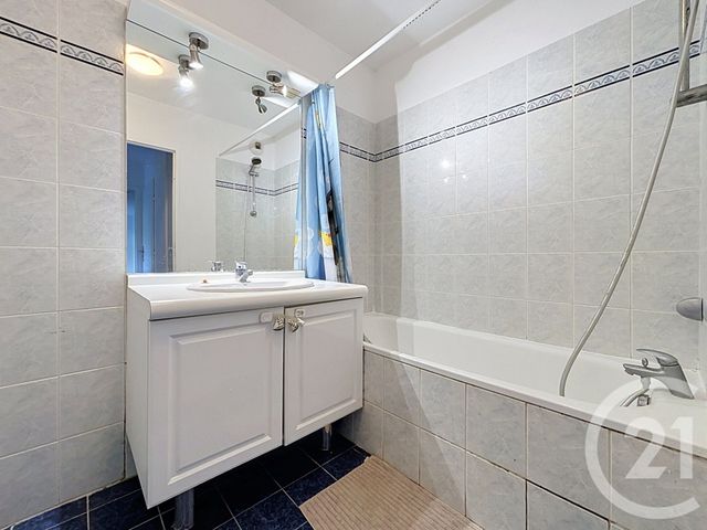 Appartement F3 à louer - 3 pièces - 64.64 m2 - MARSEILLE - 13009 - PROVENCE-ALPES-COTE-D-AZUR - Century 21 Can Transactions