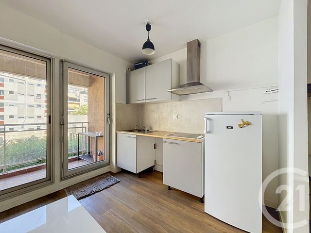 Appartement à louer - 2 pièces - 40.8 m2 - MARSEILLE - 13007 - PROVENCE-ALPES-COTE-D-AZUR - Century 21 Can Transactions