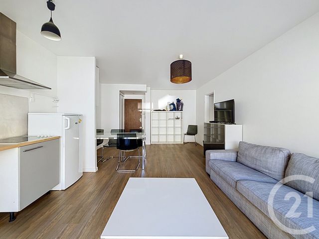 Appartement à louer - 2 pièces - 40.8 m2 - MARSEILLE - 13007 - PROVENCE-ALPES-COTE-D-AZUR - Century 21 Can Transactions