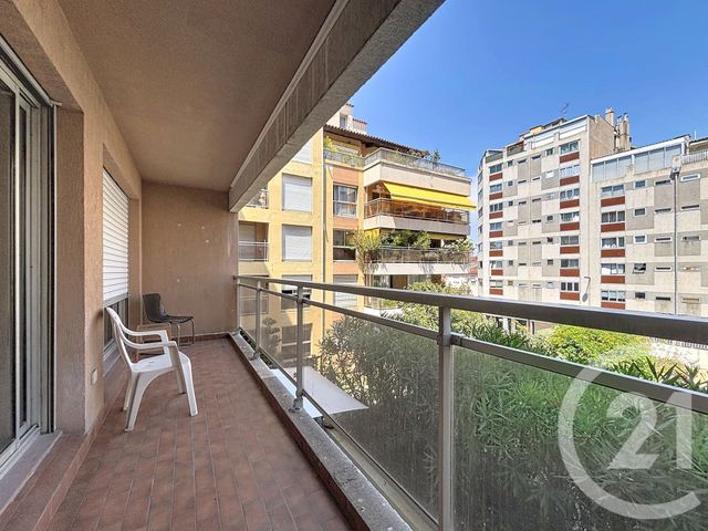 Appartement à louer - 2 pièces - 40.8 m2 - MARSEILLE - 13007 - PROVENCE-ALPES-COTE-D-AZUR - Century 21 Can Transactions