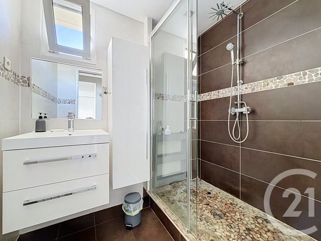 Appartement à louer - 2 pièces - 55.6 m2 - MARSEILLE - 13008 - PROVENCE-ALPES-COTE-D-AZUR - Century 21 Can Transactions