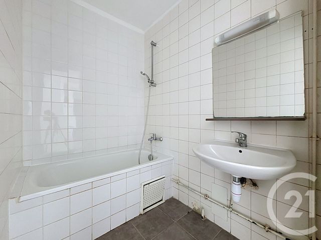 Appartement T3 à louer - 3 pièces - 56.45 m2 - MARSEILLE - 13009 - PROVENCE-ALPES-COTE-D-AZUR - Century 21 Can Transactions
