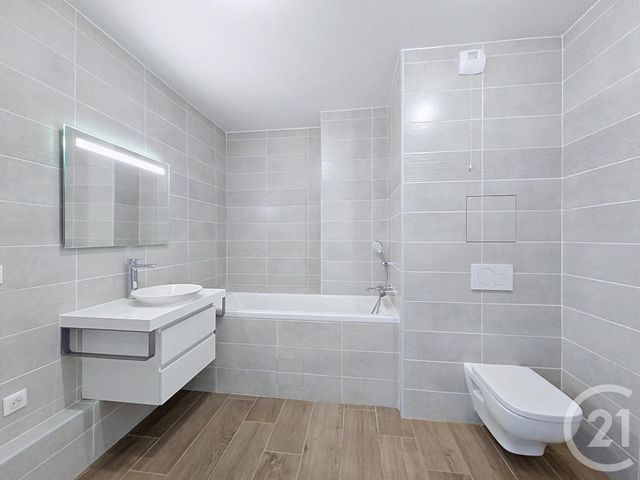 Appartement T3 à vendre - 3 pièces - 60.76 m2 - MARSEILLE - 13008 - PROVENCE-ALPES-COTE-D-AZUR - Century 21 Can Transactions