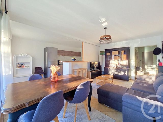 Appartement T3 à vendre - 3 pièces - 65.15 m2 - MARSEILLE - 13008 - PROVENCE-ALPES-COTE-D-AZUR - Century 21 Can Transactions