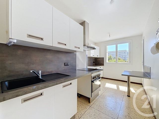 Appartement à louer - 2 pièces - 57.12 m2 - MARSEILLE - 13009 - PROVENCE-ALPES-COTE-D-AZUR - Century 21 Can Transactions