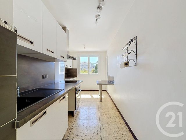 Appartement à louer - 2 pièces - 57.12 m2 - MARSEILLE - 13009 - PROVENCE-ALPES-COTE-D-AZUR - Century 21 Can Transactions